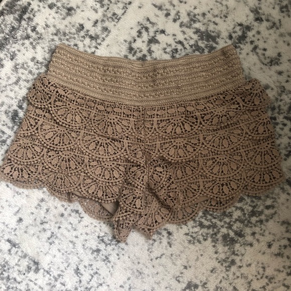 Crochet style shorts - Picture 1 of 2